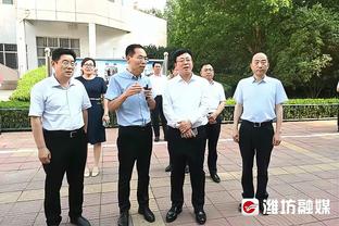 阿尔瓦雷斯本场数据：5次射门0射正，4次关键传球，评分7.4分